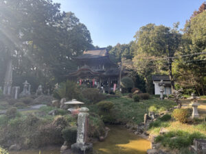 鰐鳴八幡宮の境内